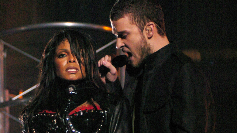 Janet Jackson et Justin Timberlake lors du spectacle de mi-temps du Super Bowl en 2004