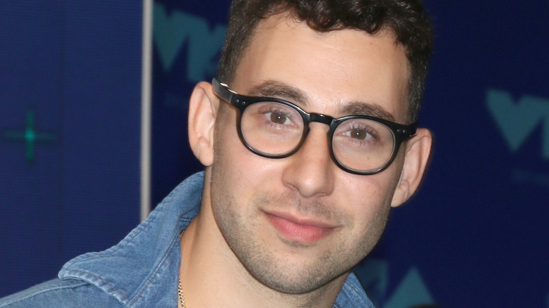 Jack Antonoff avec lunettes