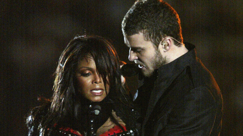 Janet Jackson et Justin Timberlake lors du spectacle de la mi-temps du Super Bowl 2004