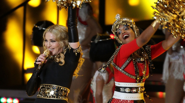 Madonna et M.I.A. lors du spectacle de mi-temps du Super Bowl 2012