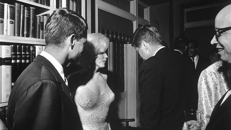 Marilyn Monroe avec John et Bobby Kennedy