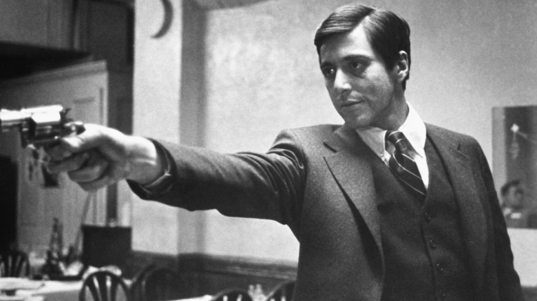 Al Pacino armé, en tant que Michael Corleone