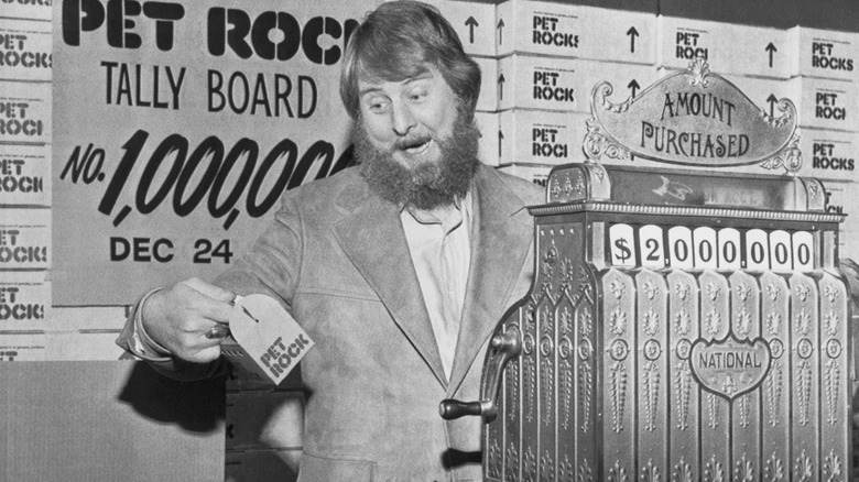 Gary Dahl avec des Pet Rocks