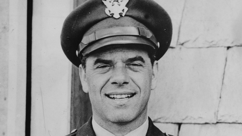 Frank Capra en uniforme à la fin de la Seconde Guerre mondiale