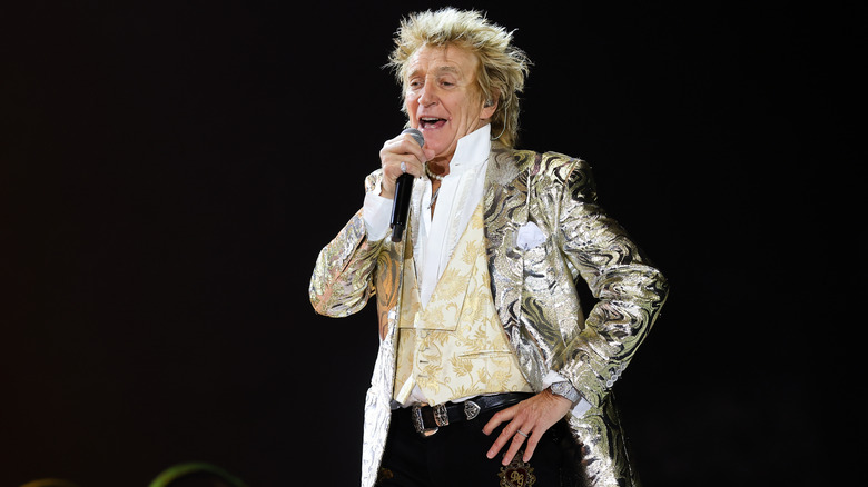 Rod Stewart sur scène lors d'un concert