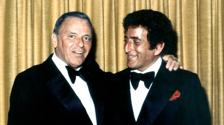 Tony Bennett et Frank Sinatra posant