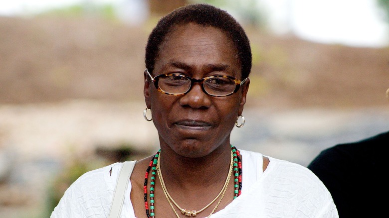 Afeni Shakur posant