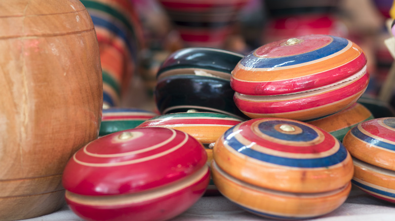 pile of vintage yo-yos