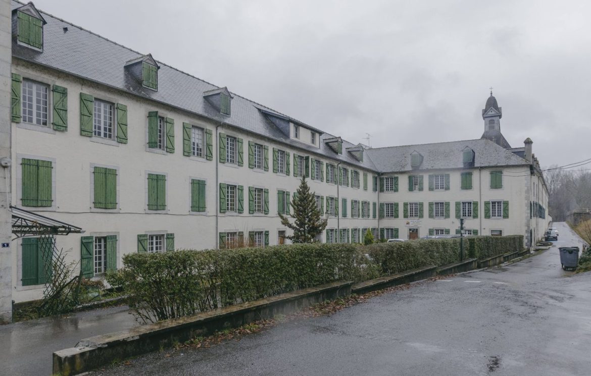 François Bayrou visé par une plainte pour non-dénonciation