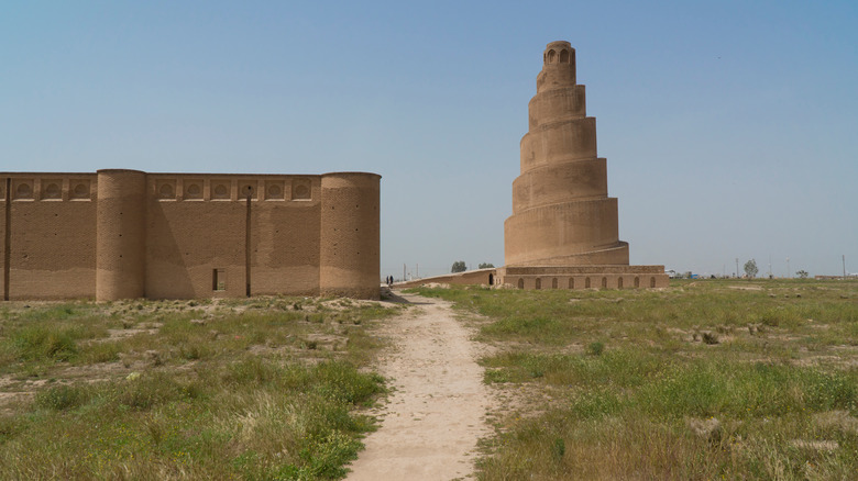La Grande Mosquée après les dommages de la guerre
