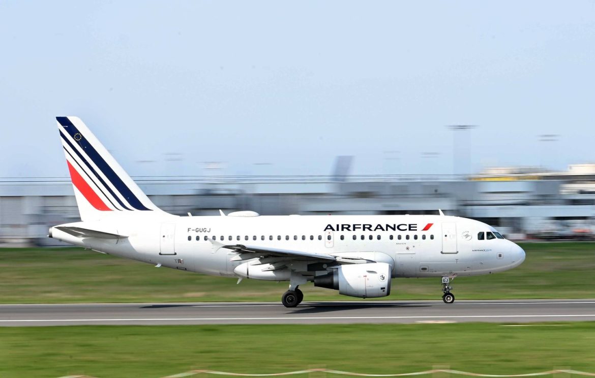 Demi-tour d'Air France : un avion retourne à Orly pour un portable