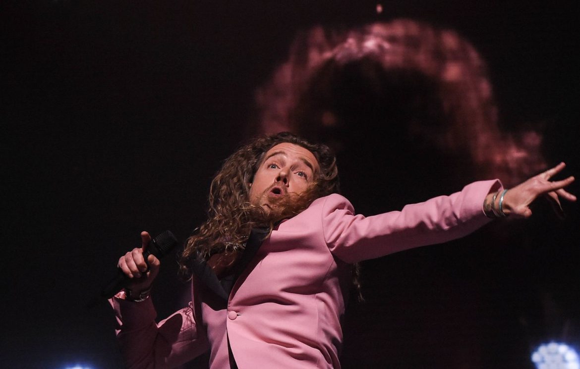 Julien Doré et Dorothée sur scène : un moment nostalgique