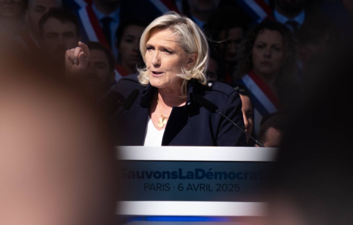 Menaces de mort sur la juge : Interpellation après condamnation de Le Pen