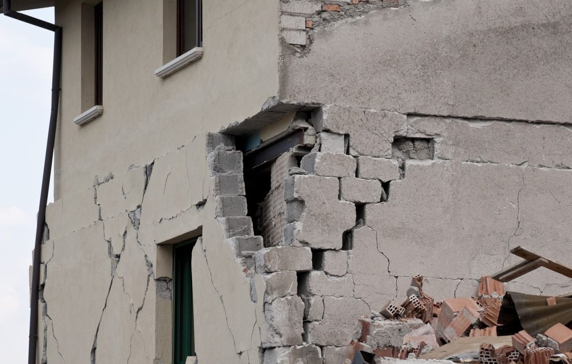 Orne : Une Maison S'effondre, L'Assurance Refuse de Payer