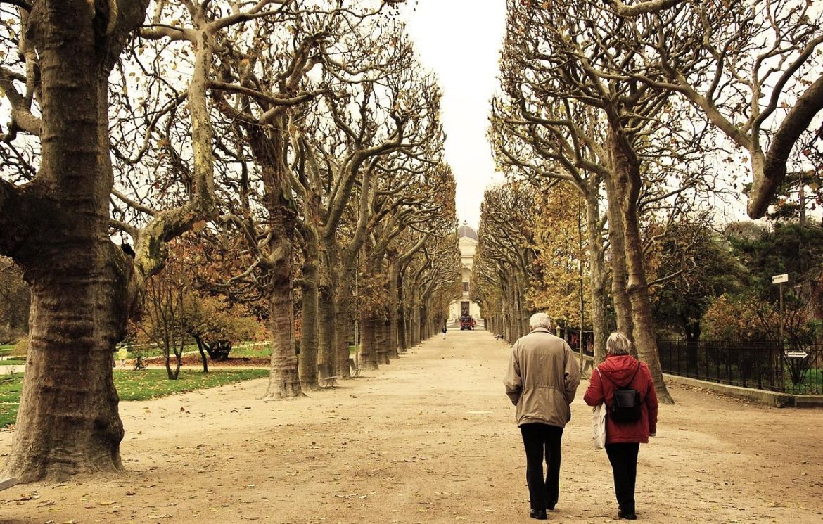 Retrouvailles émouvantes de deux amoureux après 85 ans en Écosse
