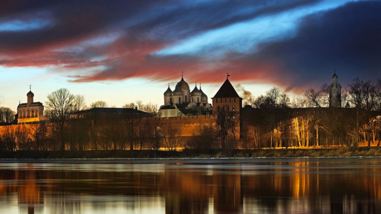 Kremlin de Novgorod au coucher de soleil