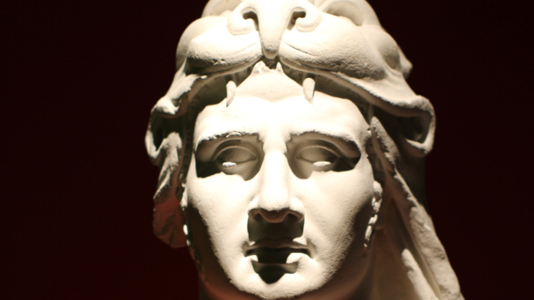 Statue en pierre de Mithridate VI