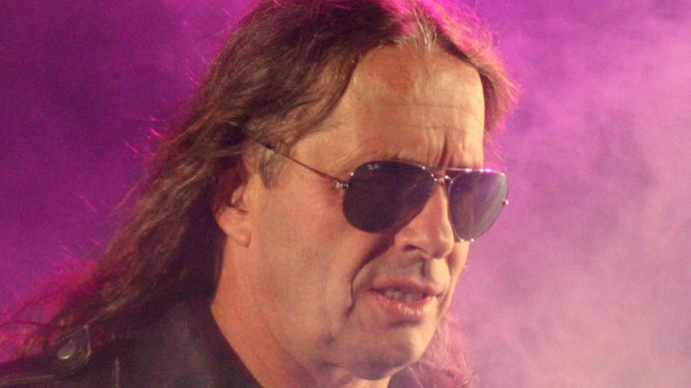 Bret Hart faisant son entrée dans l'arène
