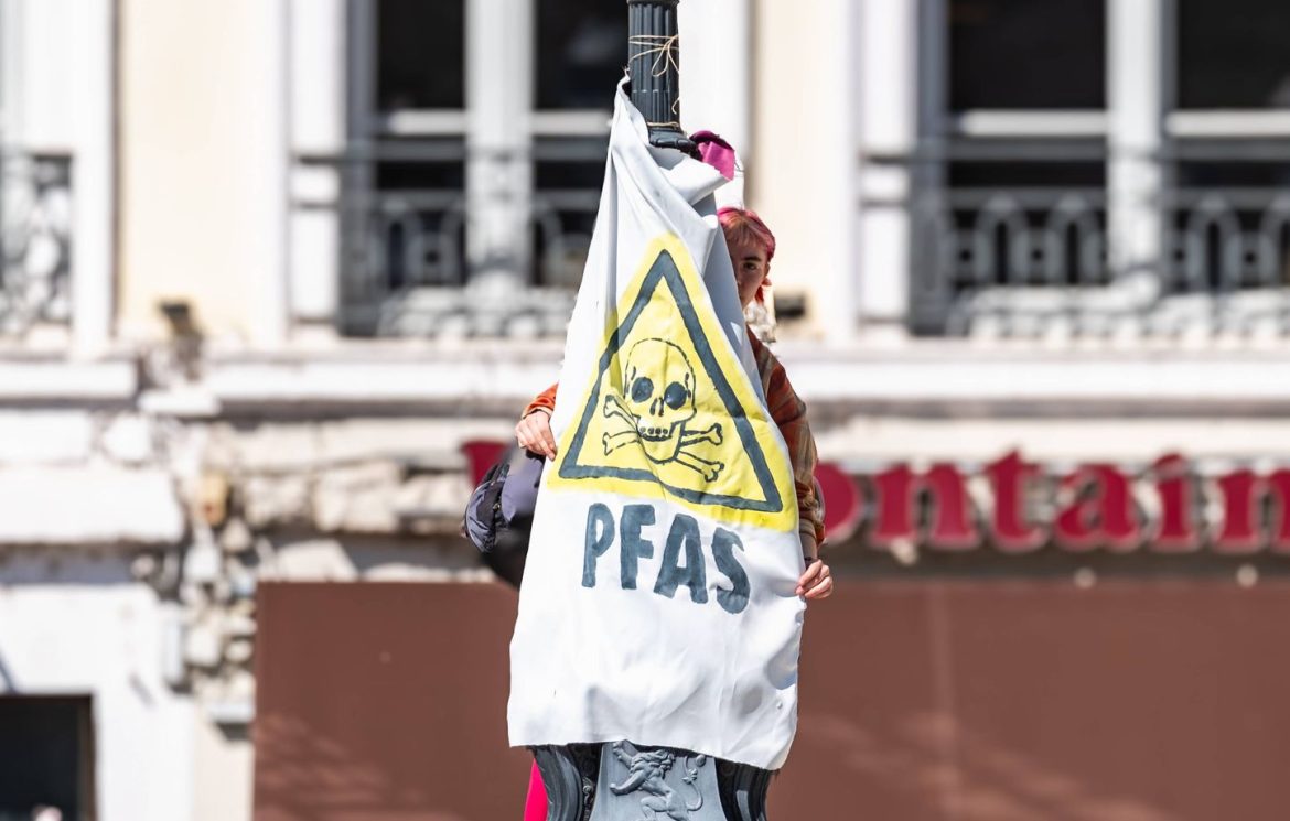 Alertes de scientifiques sur la redéfinition des PFAS