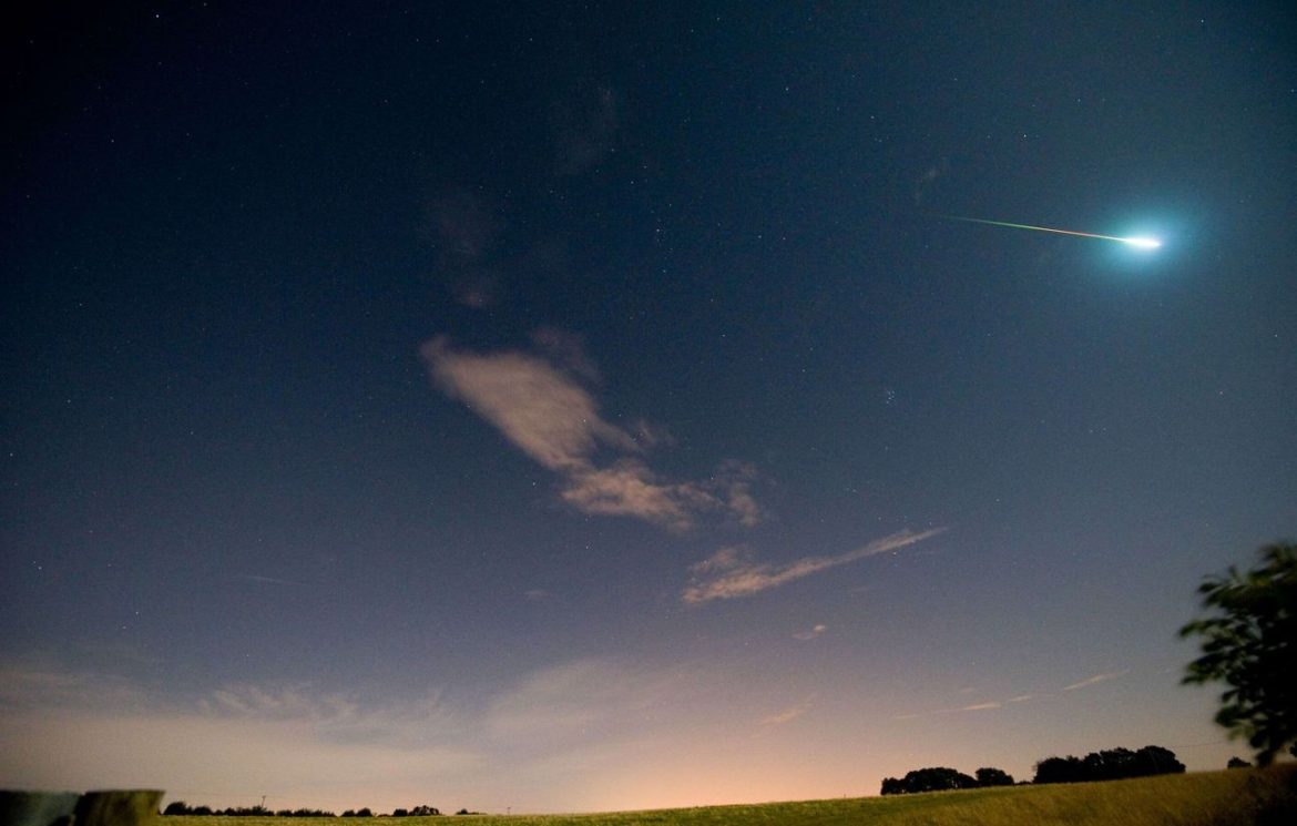 Observateur les Perséides : Étoiles filantes à voir ce soir