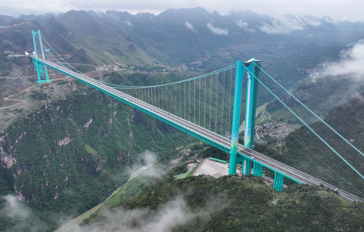 Inauguration du pont le plus haut du monde en Chine
