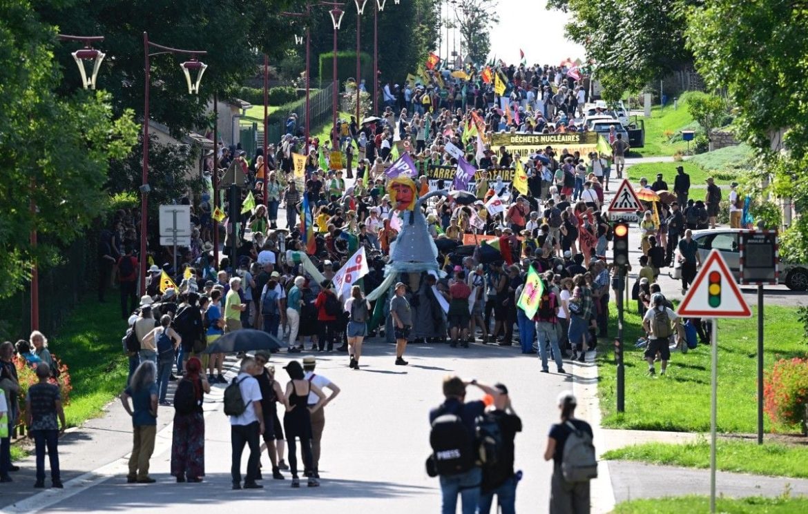 Manifestation anti-nucléaire à Bure : des centaines de participants
